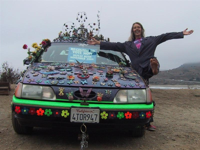 Illustration for article titled Groovalicious Purple Princess Of Peace Art Car Falls On Hard Times, Faces Crusher